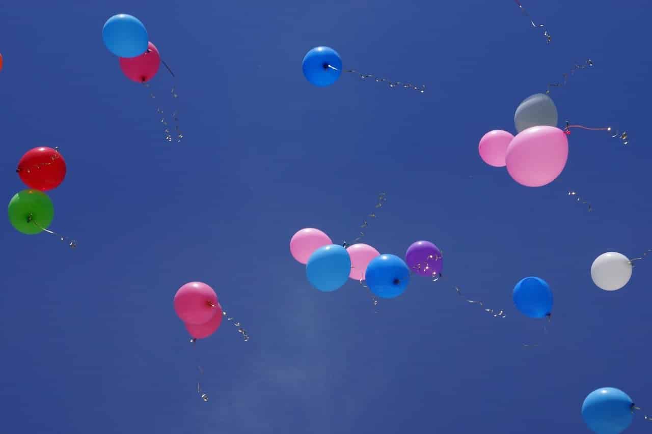 Ballonnen oplaten op een feest, mag dat?
